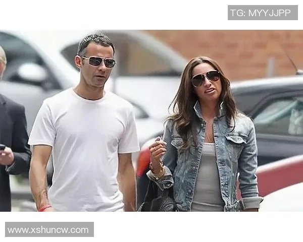 足球明星的记者女友揭示背后故事与爱情生活的真实面貌